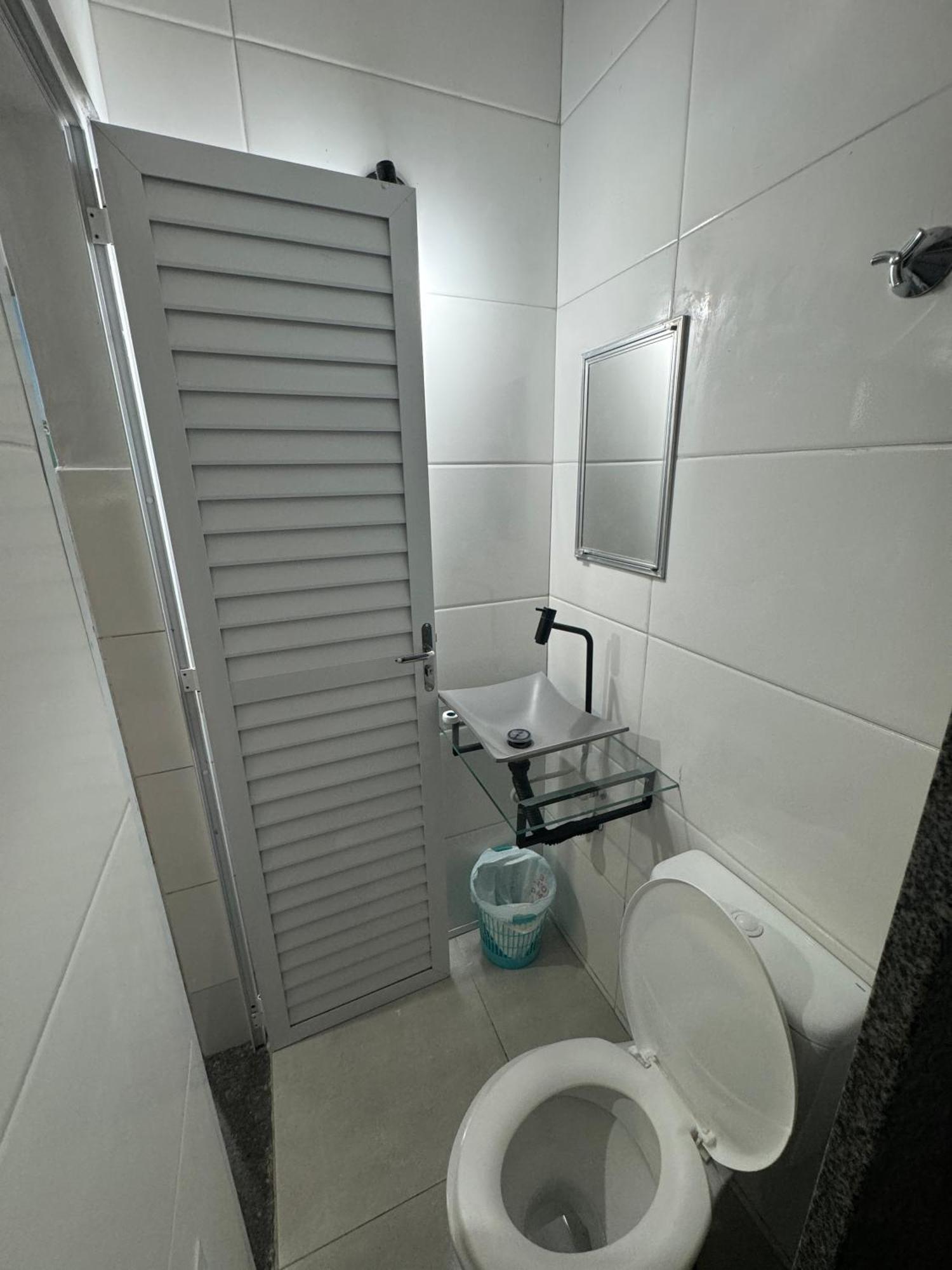 Suite Mar 210 - Economica E Compacta - Praia Do Morro - Predio Frente Mar Com Elevador, Atravessou A Avenida, Ja Esta Na Praia - Garagem - Internet Guarapari Luaran gambar